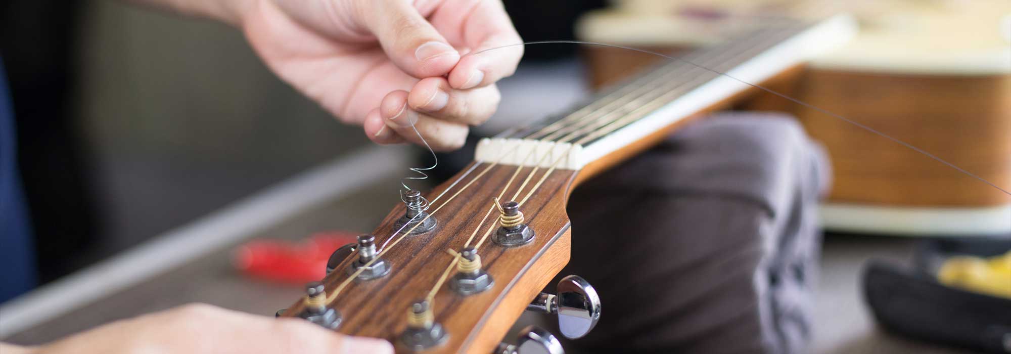 Snaren vervangen op je gitaar: hoe doe je dat?